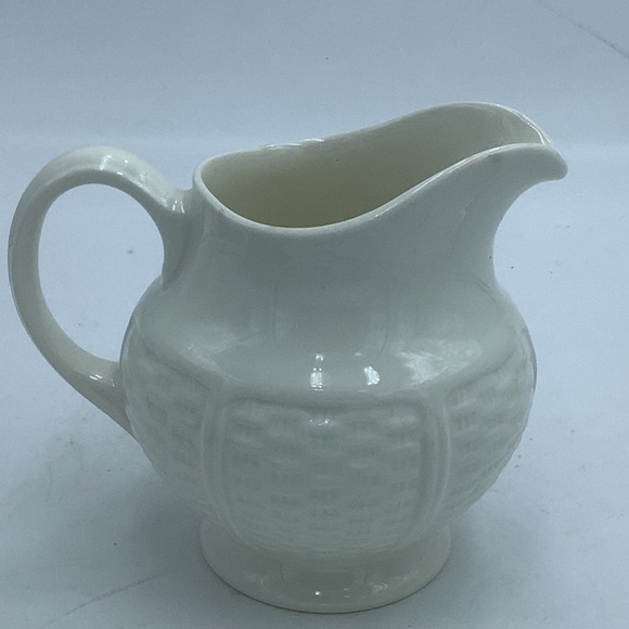 Wedgwood England Willow Weave Creamer - Picture 4 of 9